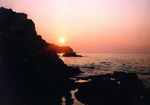 foto č. 011 - Východ slunce nad Zlatým pobřežím
