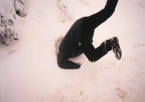 foto č. 026 - Tomáš měří teplotu sněhu
