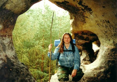 foto č. 020 - Radka jakožto jeskyní žena na Psím kostele.
