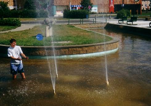 foto č. 017 - Vodní sport v českolipské fontáně před Delvitou
