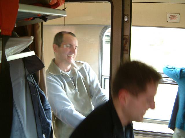 foto č. 016 - Takhle to vypadá, když dva dospělí jedinci dělaj ve vlaku kraviny.
