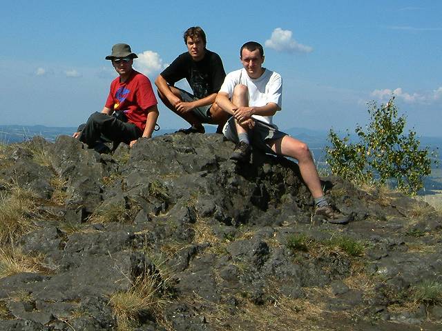 foto č. 017 - Nejvyšší bod široko daleko.  Mafián Michal, Petr a David
