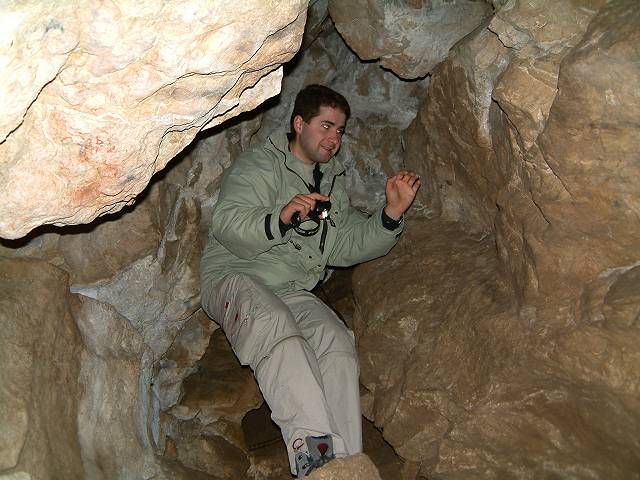 foto č. 038 - Michalovo nadšení z další objevené jeskyně.
