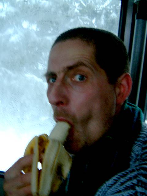 foto č. 020 - Myšák s banánem v autobuse.
