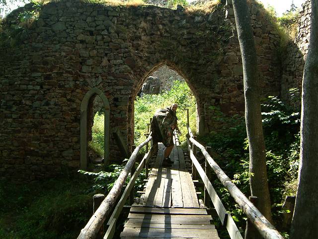foto č. 019 - Na hrad Valdek byl vstup zakázán.    No alespoň sem nikdo nepoleze a bude tu klid.
