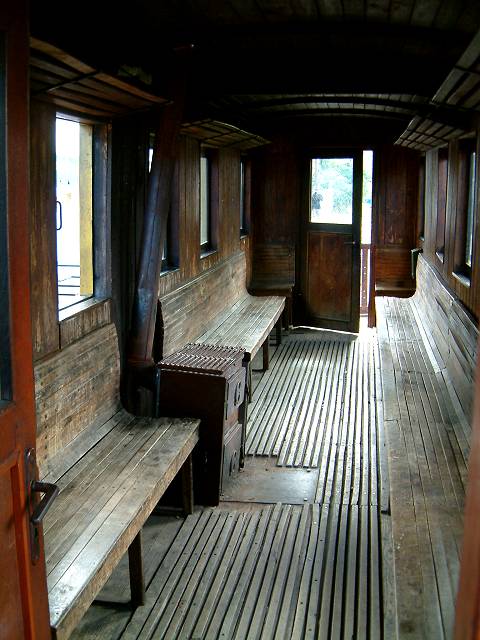 foto č. 017 - Dřevěný vagón s kamny.
