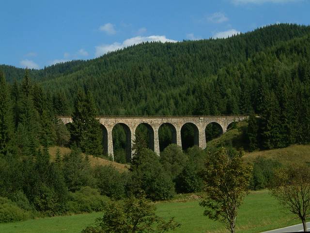foto č. 034 - Viadukt u temné obce Telgárt.
