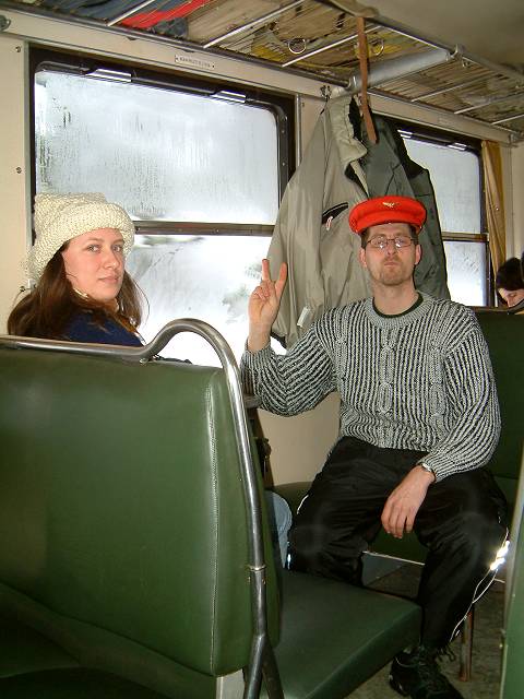 foto č. 010 - Myšák sebral panu přednostovi červenou čepici a působil ve vlaku pozdvižení.
