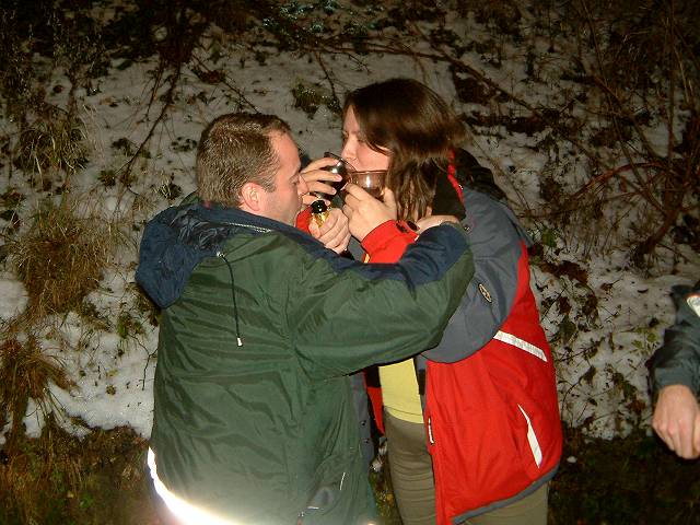 foto č. 023 - Jirka s Radkou připíjej na Nový Rok 2007.
