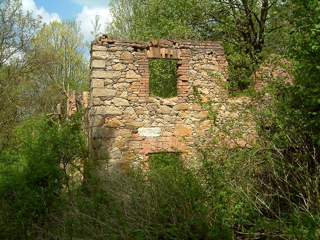 foto č. 022 - Ruiny domů v místech, kde stávala obec Lučina

