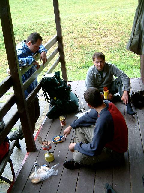 foto č. 005 - Oběd na verandě jedné z chat u Orlické přehrady
