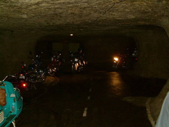 foto č. 022 - Dálnice do pekla - motorkářská jeskyně
