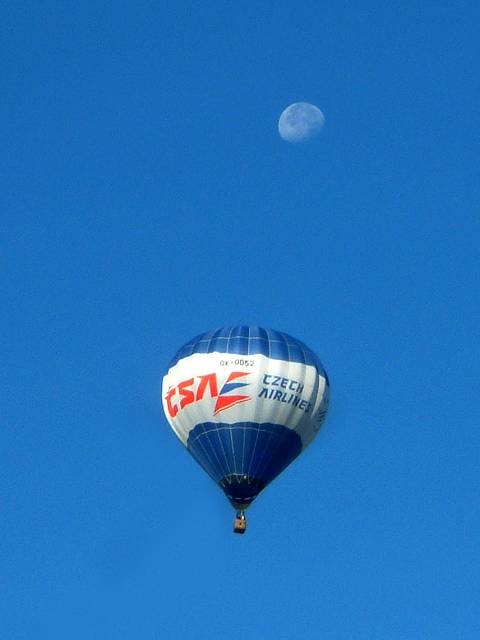 foto č. 043 - Posádka tohoto balónu dělala Českým Aeroliniím pěknou vostudu, motali se nad Pálavou jak vítr v bedně.
