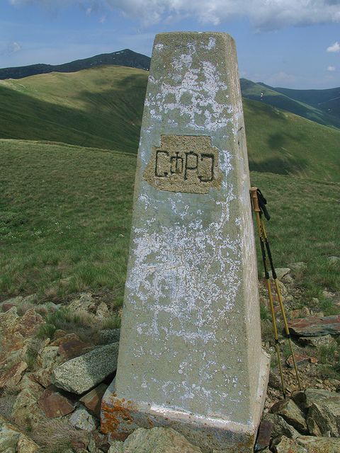 foto č. 102 - Hraniční kámen z dob Titovy velké slávy.
