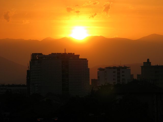 foto č. 143 - Západ slunce nad Šar Planinou, druhým nejvyšším pohořím Makedonie, tvořícího zároveň přírodní hranici se srbským Kosovem.

