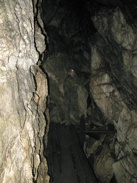 foto č. 034 - Jeskyně je údajně dlouhá až 45 metrů, na ověření jsme však neměli tu pravou výbavu.
