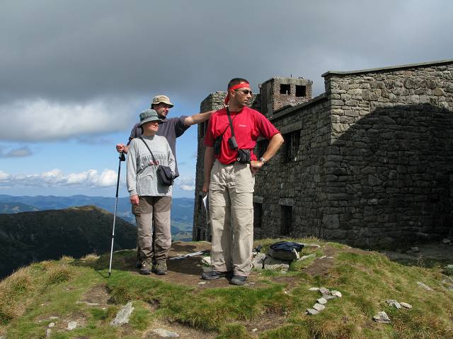 foto č. 026 - Arwen, Hex a Jirka na vrcholu Černé hory - Pop Ivan (2022m)
