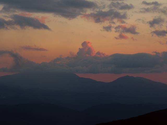foto č. 039 - Hrátky oblaků a zapadajícího slunce.
