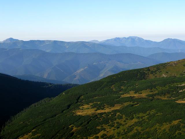 foto č. 049 - Na obzoru jsou rumunské hory.
