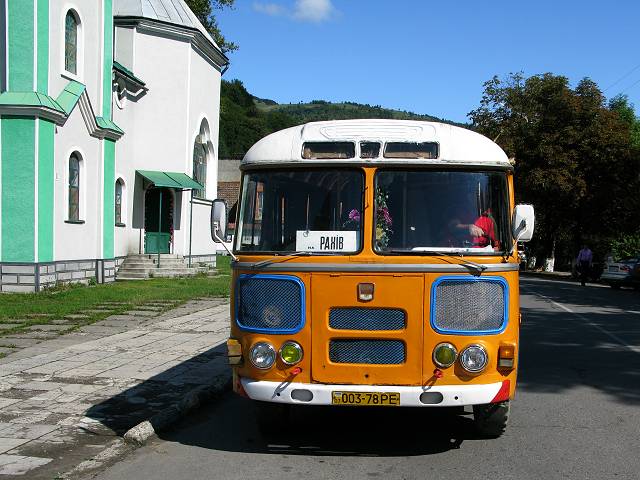 foto č. 118 - Autobus v Rachově. Karosy patřily k těm luxusnějším.

