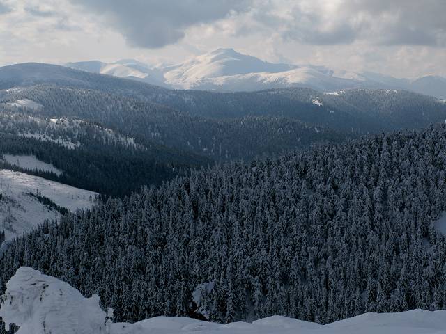 foto č. 019 - Při pohledu směrem na západ je vidět nejvyšší hora Nízkých Tater - Ďumbier 2043m.
