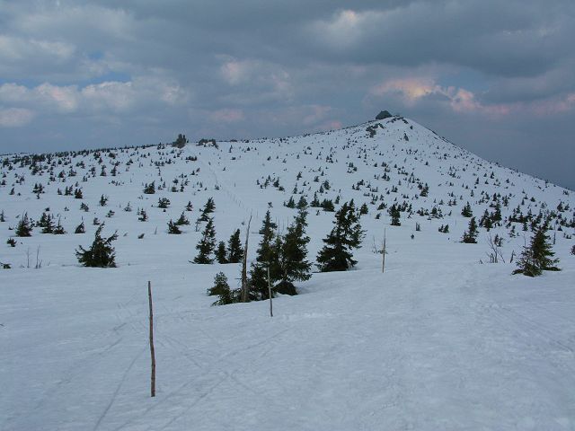 foto č. 007 - Vpravo vrchol Szrenice a vlevo Sviňské šutráky.
