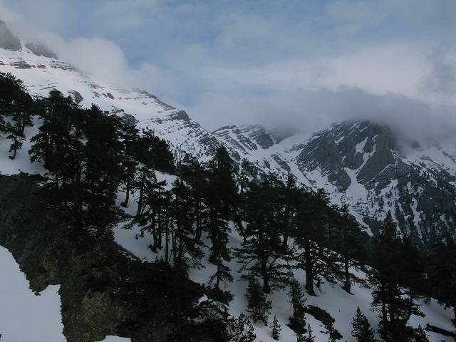 foto č. 099 - Partě z Vysočiny se nakonec díky mrakům a nebezpečným lavinovým polím výstup až na vrchol nezdařil a vrátili se zpět.
