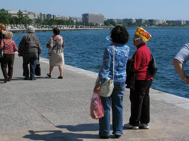 foto č. 120 - Nejen čeští turisti dělaj ostudu s igelitkama u moře.
