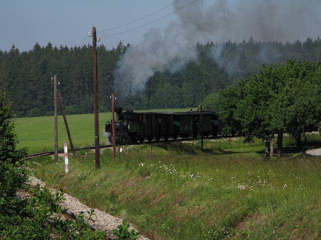 foto č. 004 - Parní vlak přijíždí k Blažejovu.
