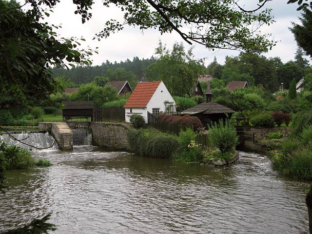 foto č. 028 - Mlýn u splavu na řece Nežárce v obci Dolní Žďár.
