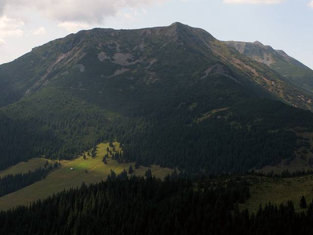 foto č. 052 - Centrální masiv pohoří Caliman, vpravo nahoře nesměle vykukuje Pietrosul.
