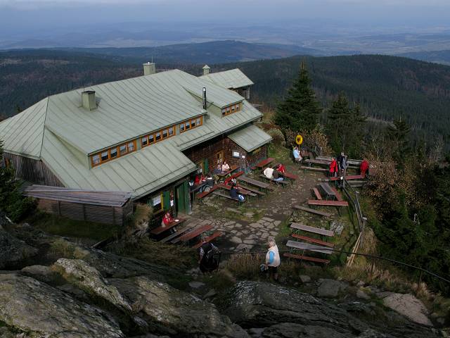 foto č. 005 - Skopčácká turistická chata na vrcholu Ostrého.
