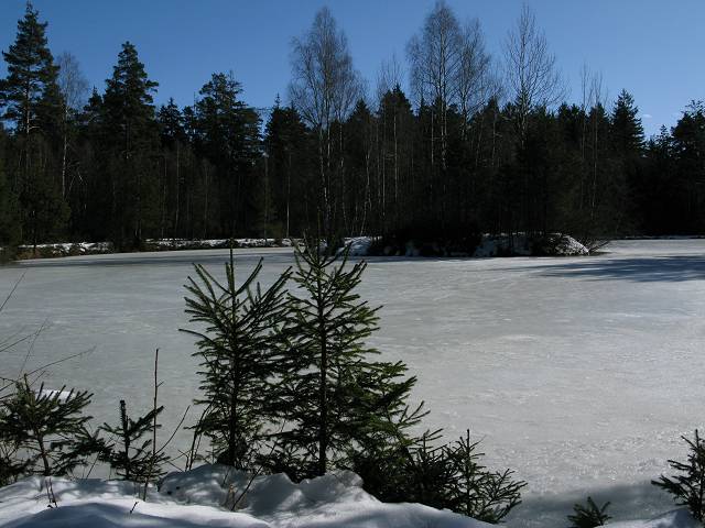 foto č. 003 - Stále ještě zamrzlý rybník Josefák.
