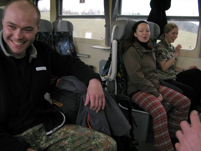 foto č. 043 - Veselo ve vlaku do Benešova.
