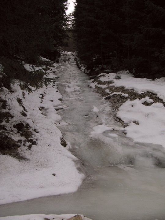 foto č. 038 - Zmrzlý potok.

