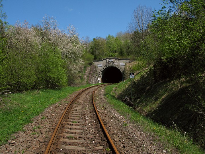 foto č. 007 - Konečně přicházíme k Lupkowskému tunelu, na jehož opačném konci je polská země.
