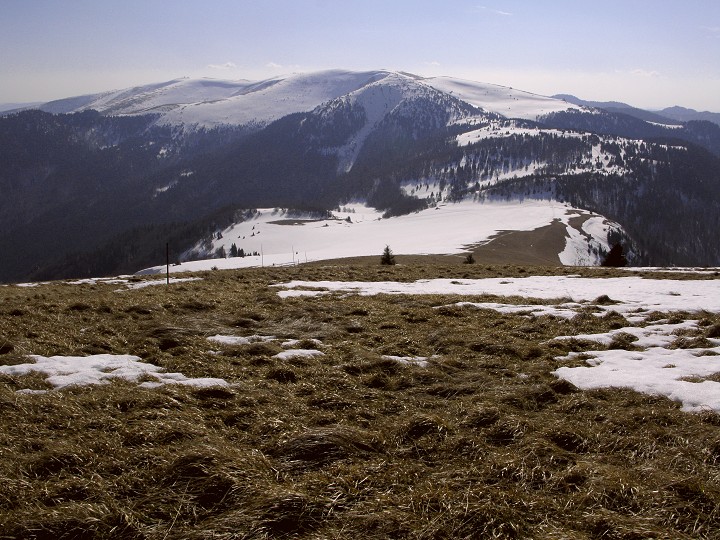foto č. 021 - Před námi nejvyšší část Velkej Fatry – Krížna, Ostredok a Suchý vrch.
