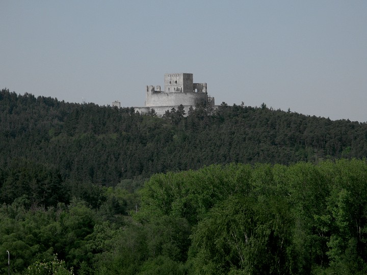 foto č. 032 - Na závěr jeden pohled na hrad Rábí.
