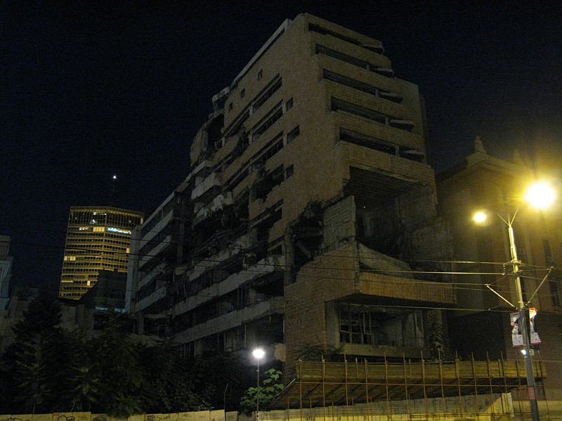 foto č. 096 - Memento na „humanitární“ bombardování Bělehradu v roce 1999.
