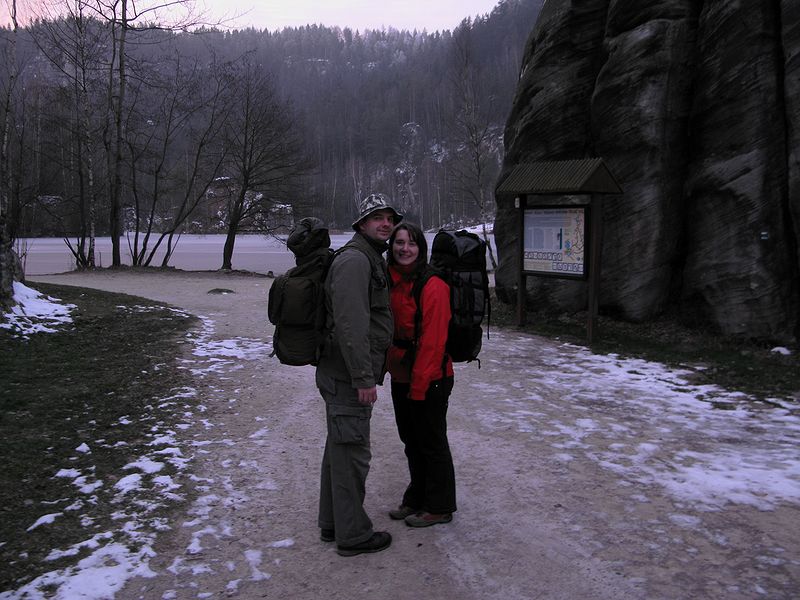 foto č. 001 - Vašek s Peťou u Adršpašského jezírka.
