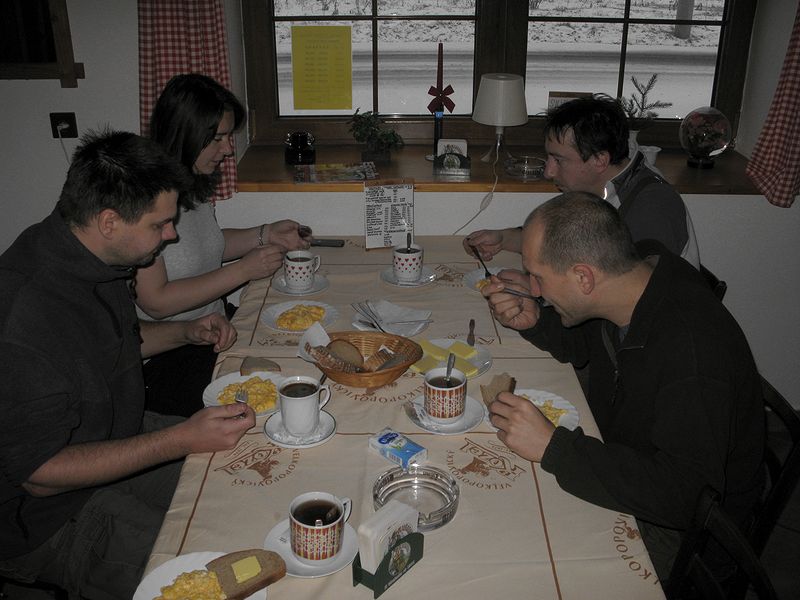 foto č. 032 - A navíc máme to i s teplou snídaní. Zimní vandry mají zkrátka své kouzlo!
