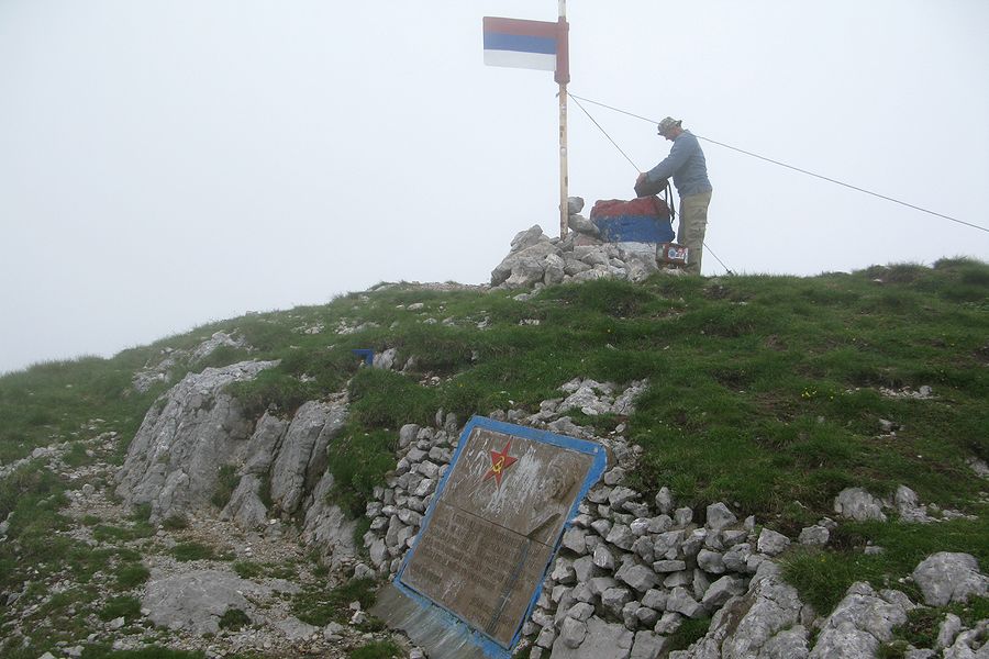 foto č. 130 - Pomník jugoslávským partyzánům, kteří tu během 2. světové války bojovali proti němčourům o kaňon Sutjeska.
