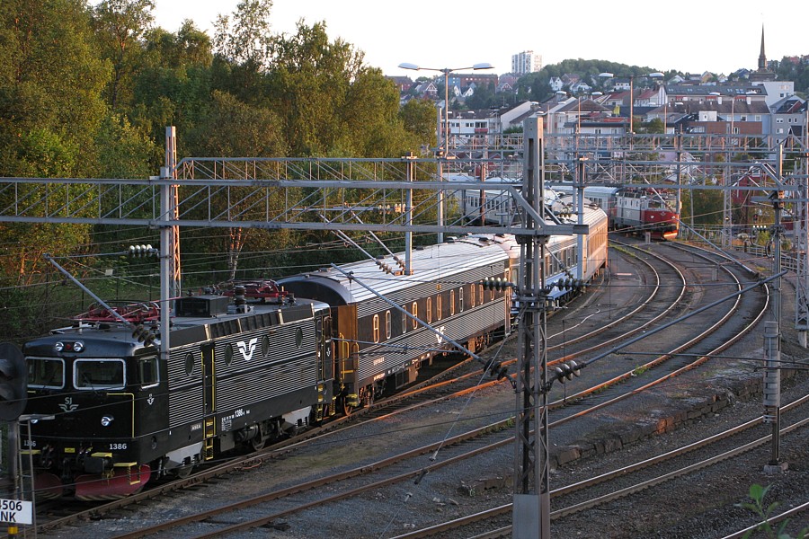 foto č. 216 - Železnice v Narviku. Trať vede do švédské Kiruny a dále na jih Švédska.
